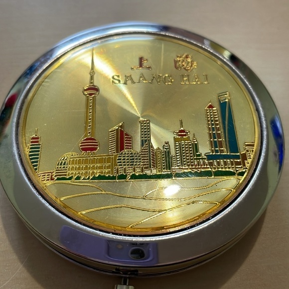 VINTAGE SHANG HAI Compact Mirror Sliver Gold diameter 3 in - Picture 2 of 4